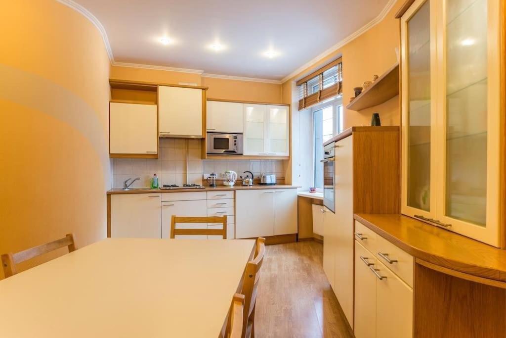 Old Town Apartment Next To Saint Peter'S Church Рига Экстерьер фото