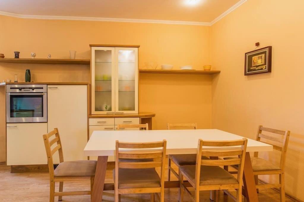 Old Town Apartment Next To Saint Peter'S Church Рига Экстерьер фото
